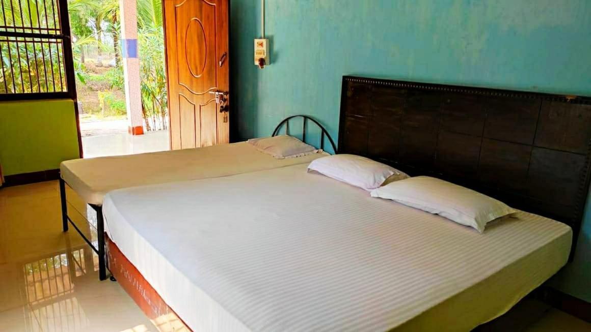 Estuarine Village Resort Satabhaya Экстерьер фото