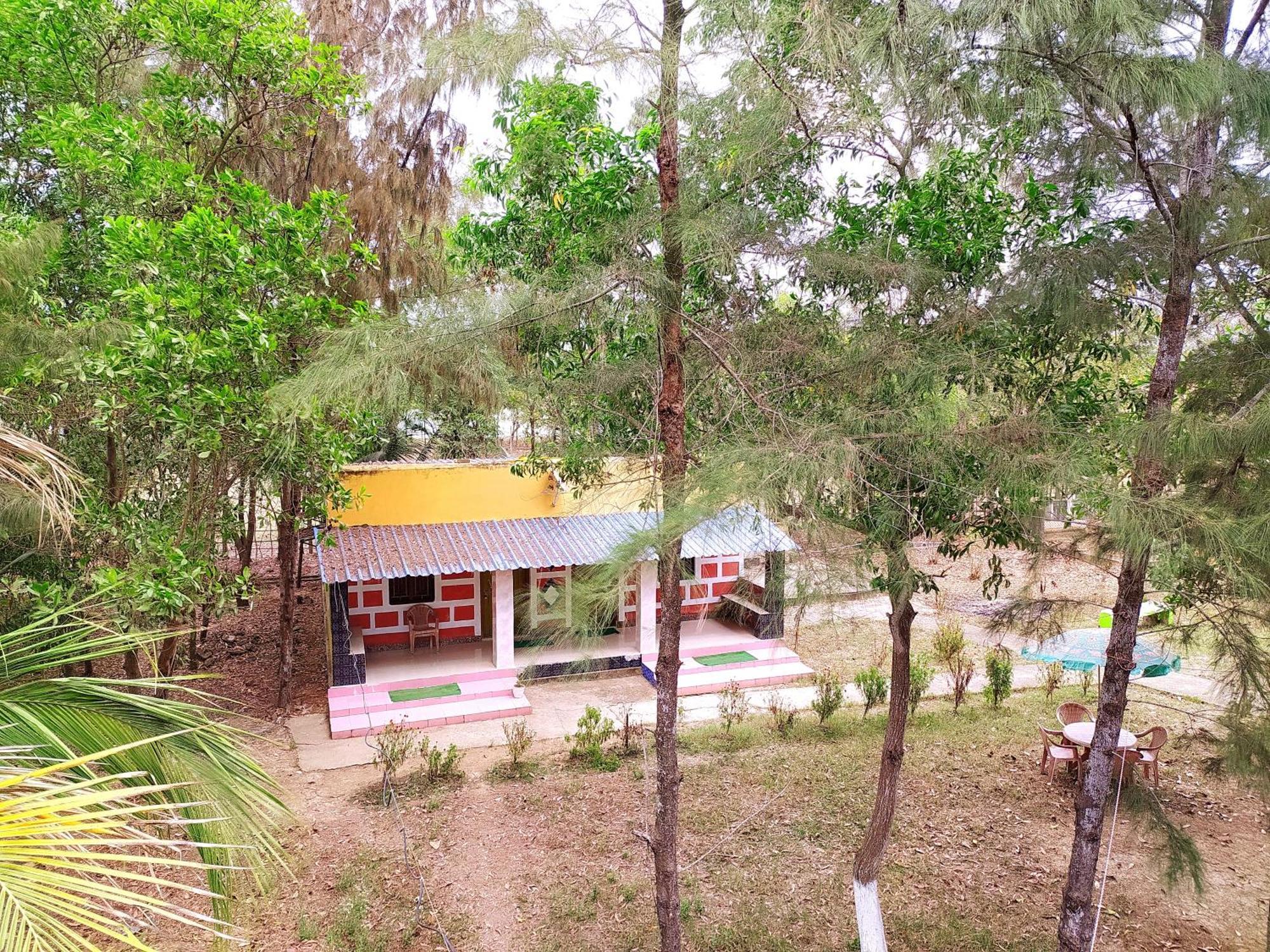Estuarine Village Resort Satabhaya Экстерьер фото