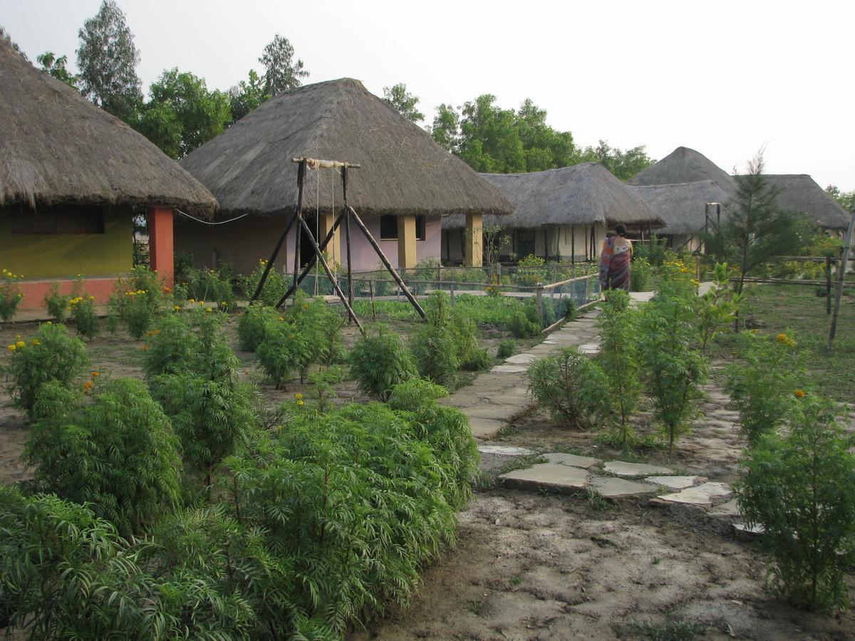 Estuarine Village Resort Satabhaya Экстерьер фото