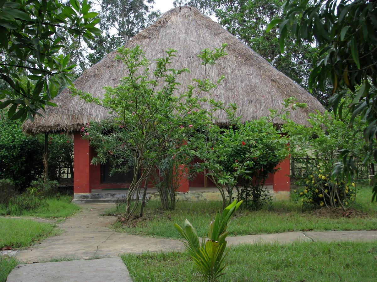 Estuarine Village Resort Satabhaya Экстерьер фото